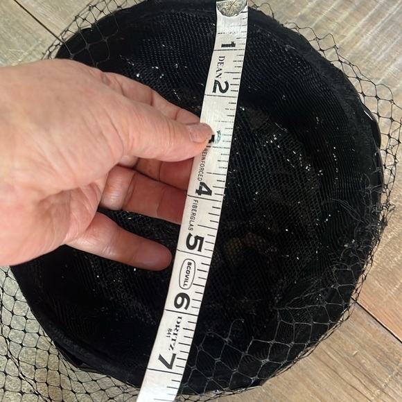 EUC VTG Box Hat with Netting black textures material/ inner mesh lining - Picture 9 of 10
